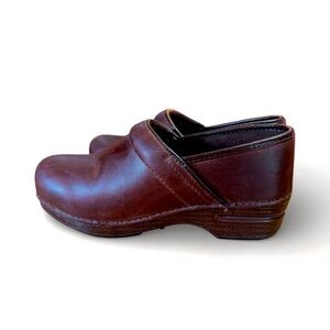 Dansko brown leather slip on classic clog women’s size US 9 OR EU size 39